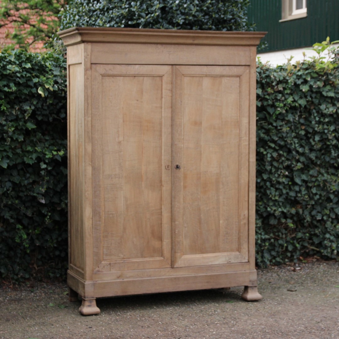antiker-schrank